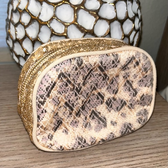 Anthropologie Handbags - ANTHROPOLOGIE Deux Lux Bag MINT Condition